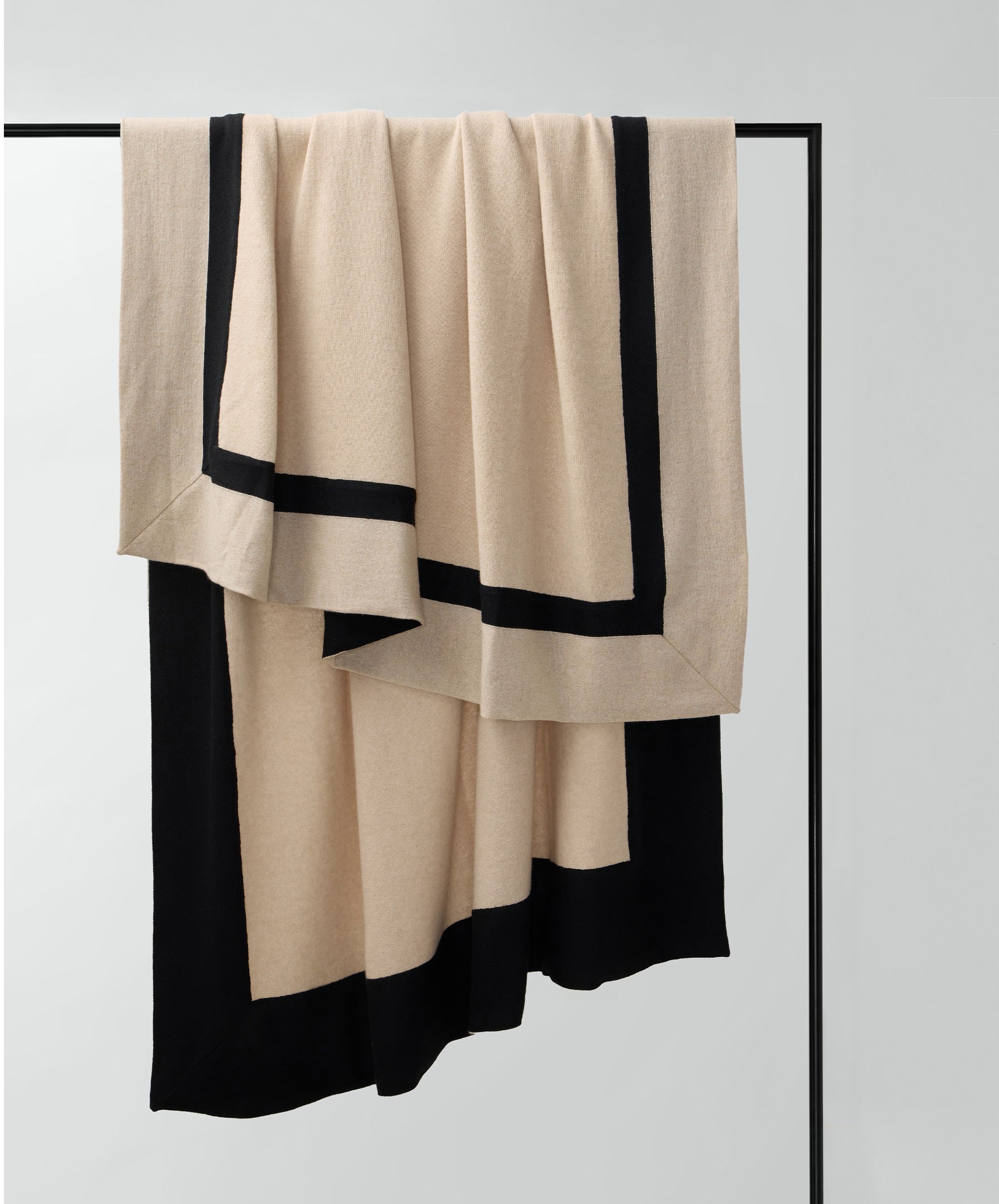 Soft Cashmere Throw for Layered Comfort