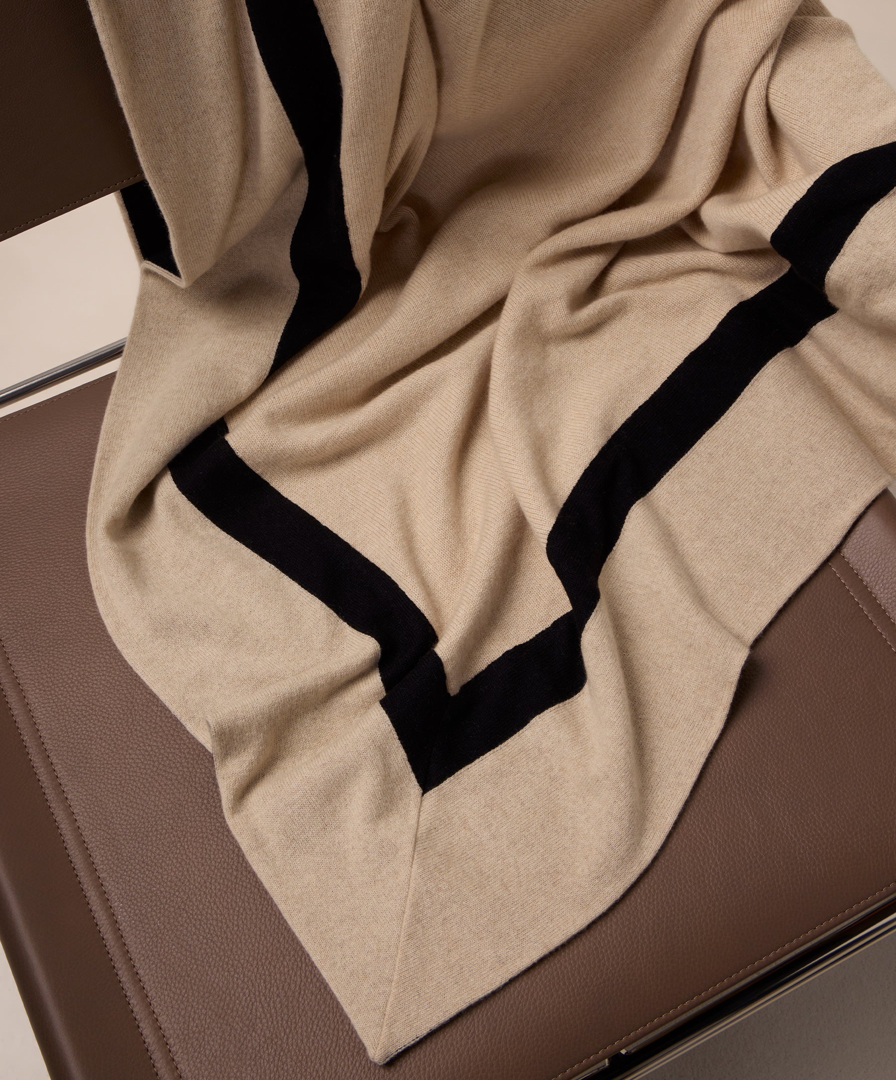 Soft Cashmere Throw for Layered Comfort - Image 3