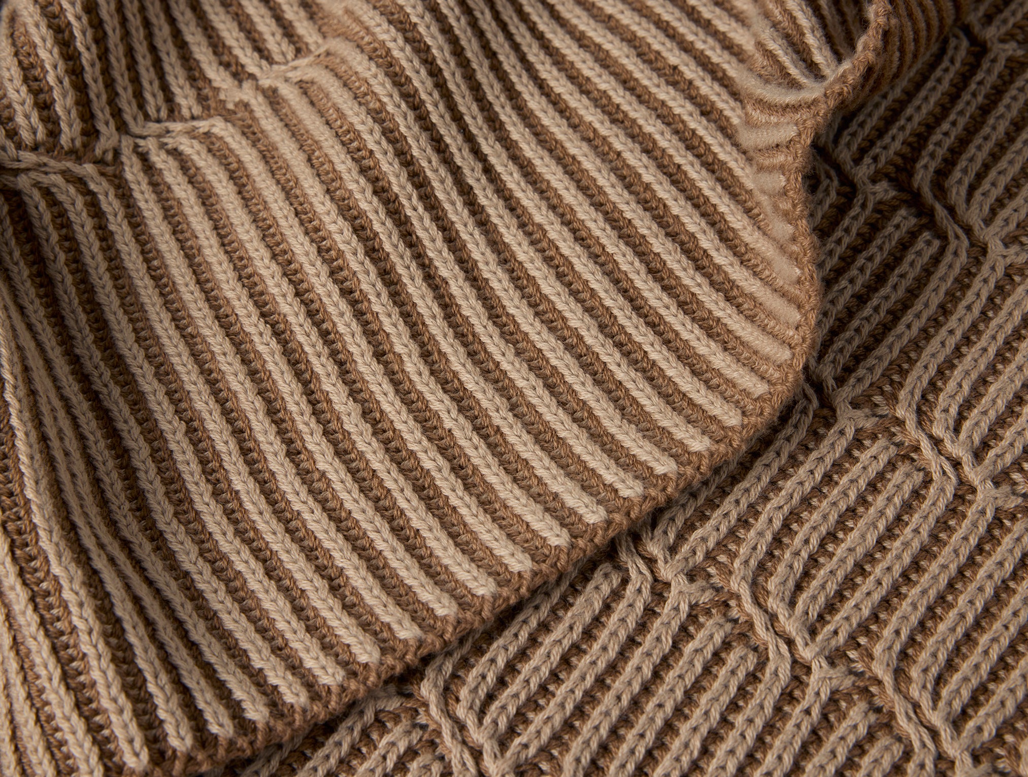 Fawn Knitted Textile Throw Blanket for Everyday Comfort - Image 3